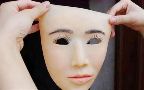 人 皮 面具